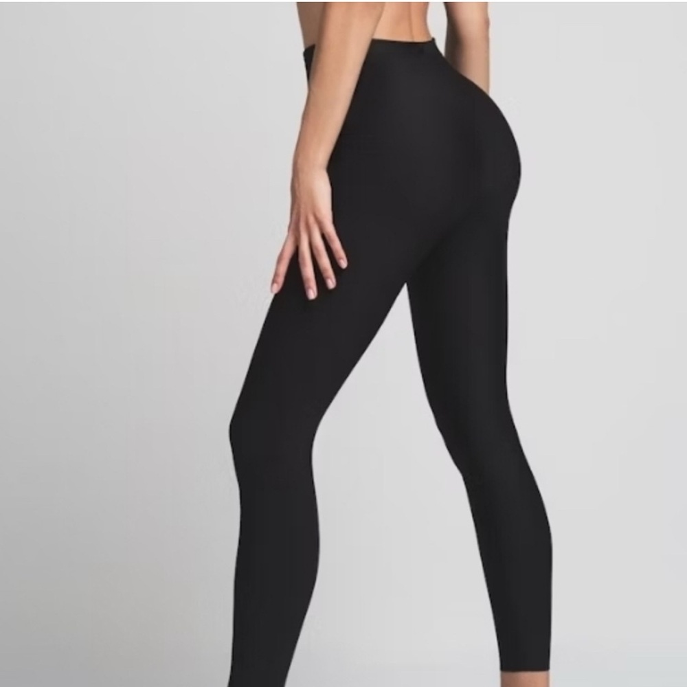 SKIMS Body BUTT ENHANCING Padded Leggings NWT M ONYX BLACK
